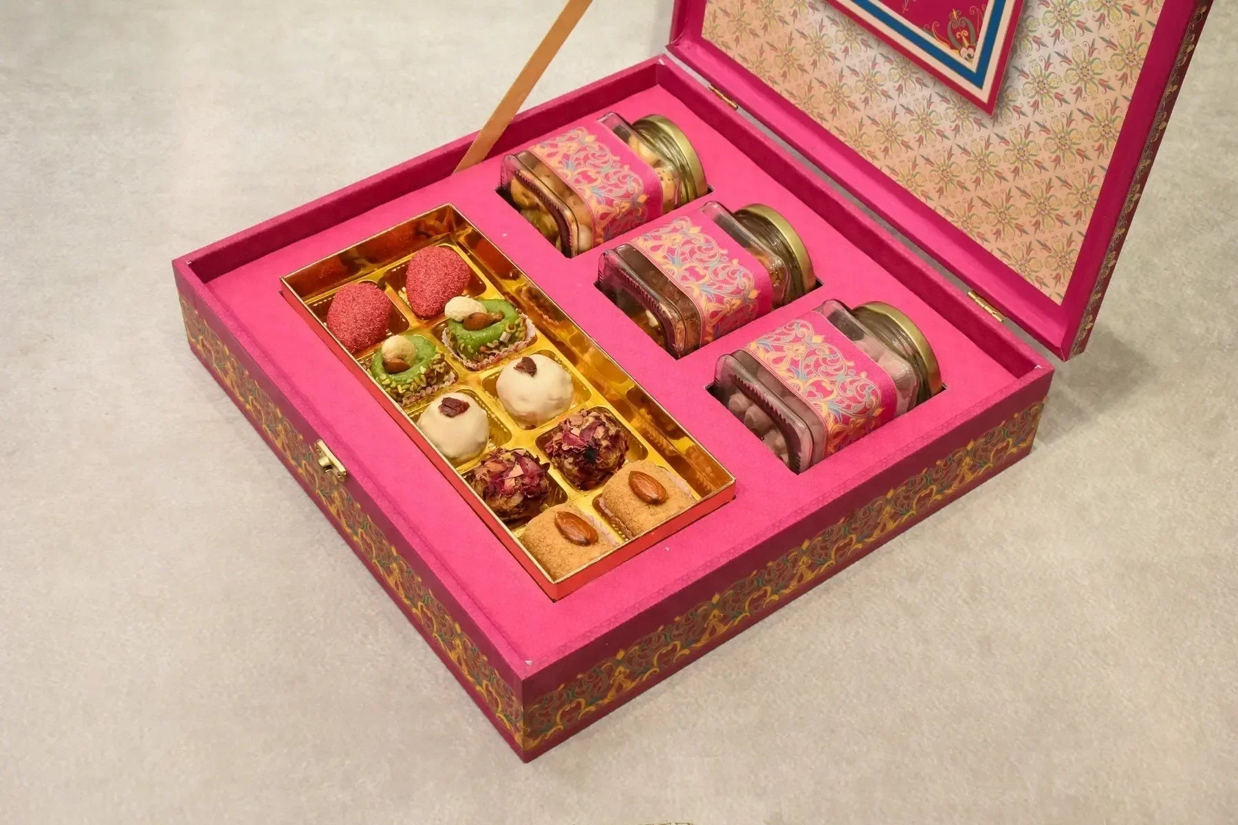 Premium Bharat Ke Rishte gift hamper Indian sweets mithai dry fruits buy online India